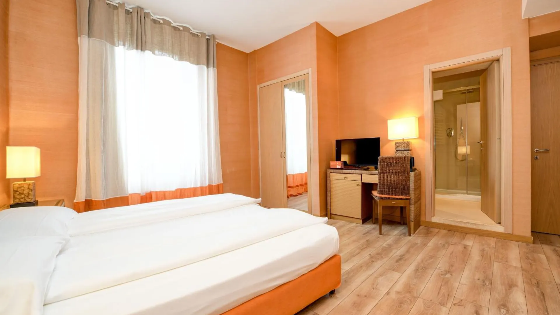 Hotel Flaminia Sirmione 4*,